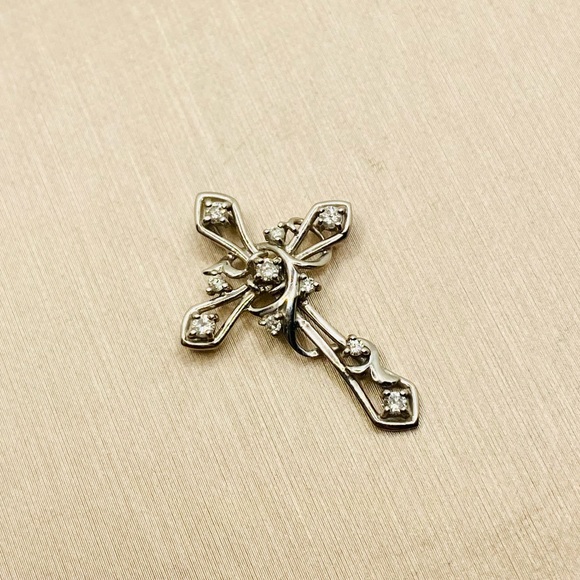 EUC Estate 18k White Gold Diamond Cross Pendant - Picture 4 of 14